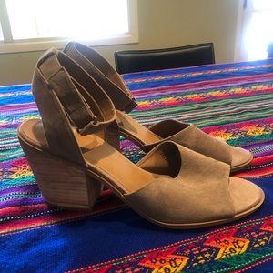 SUSINA Ilsa Leather Block Heel Sandal Size 11